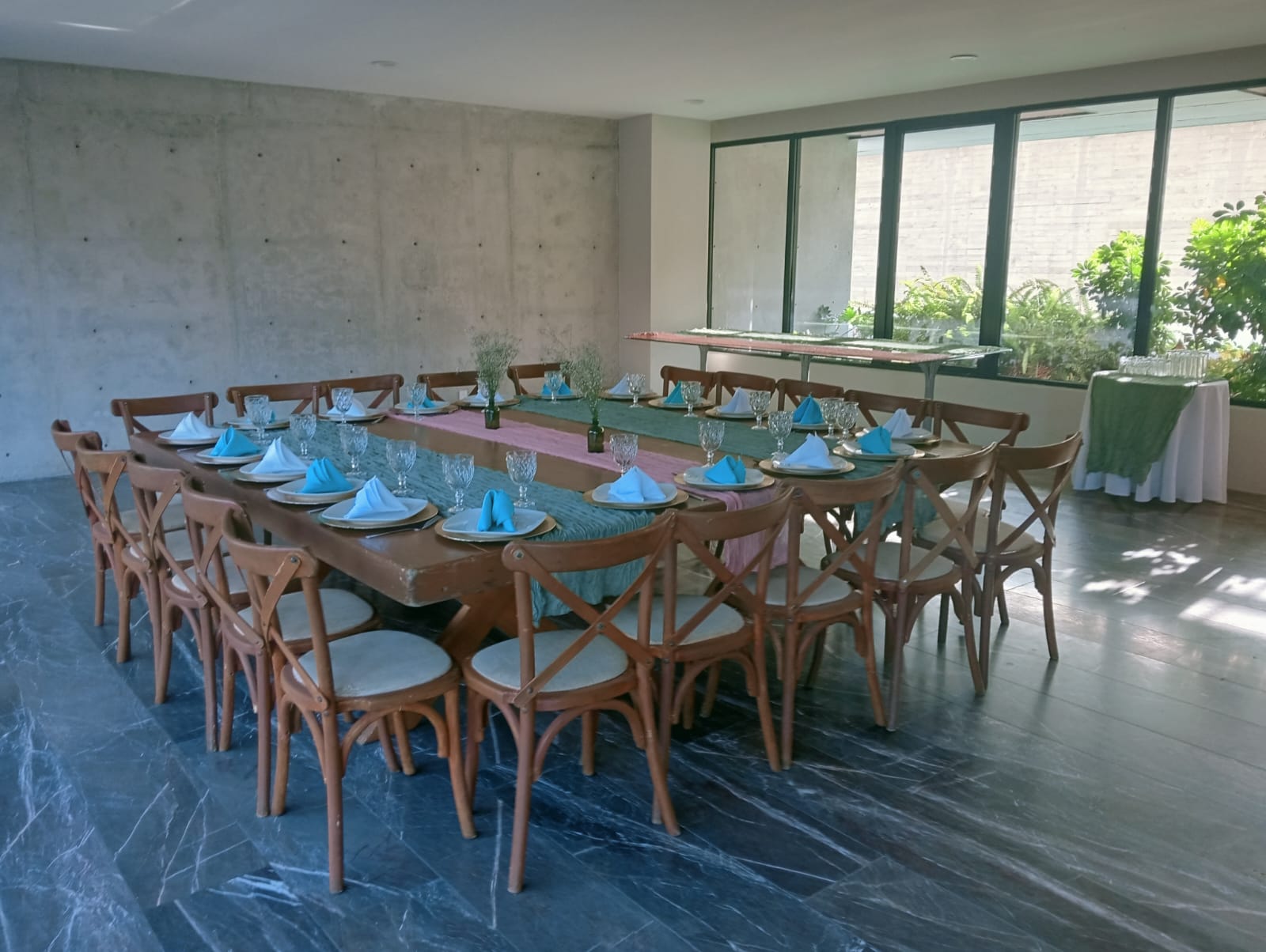 Mesas y sillas para evento